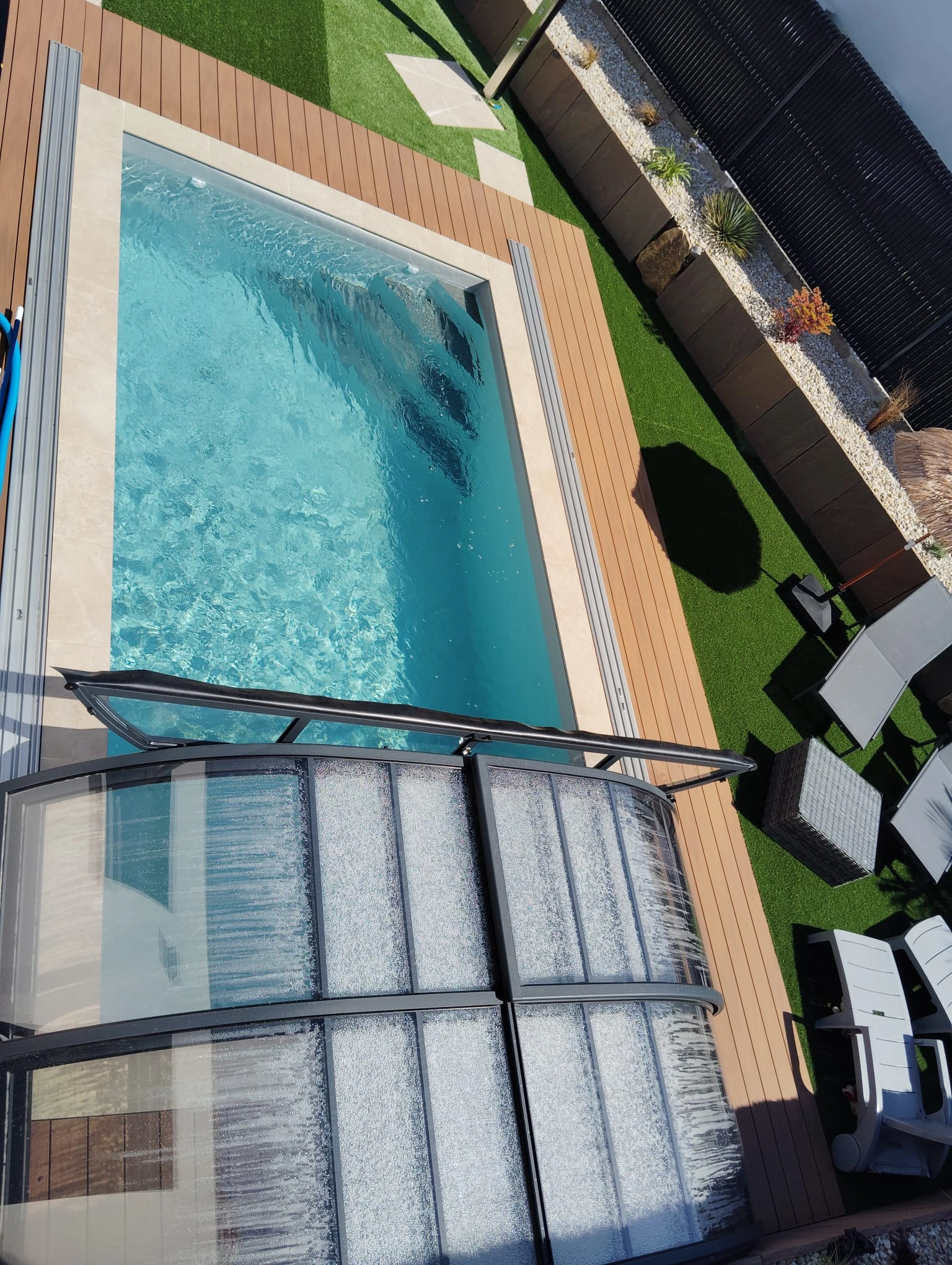 Aménagement paysager autour d'une piscine sur Saint Quay Portrieux 22.