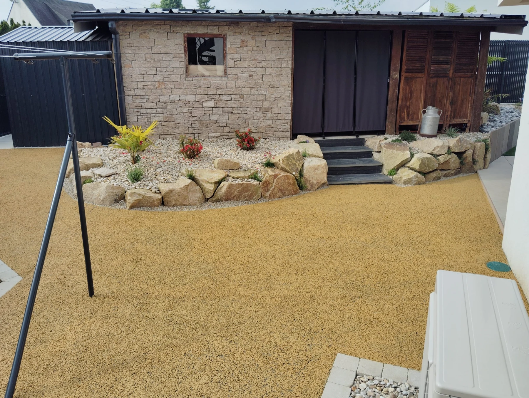 Aménagement paysager autour d'une piscine sur Saint Quay Portrieux 22.